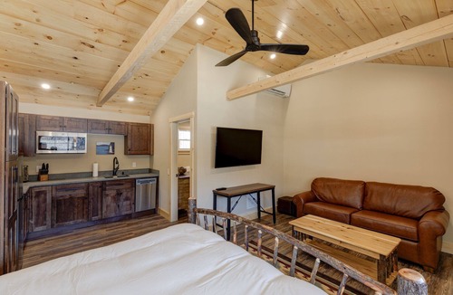 Sunapee Hotel | Studio Suite #9 at The Lodge | Minutes from Sunapee Harbor & Mount Sunapee