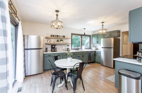 Massanutten House | Stunning and Expansive 15 bedrooms Situated Close to Ski Slopes