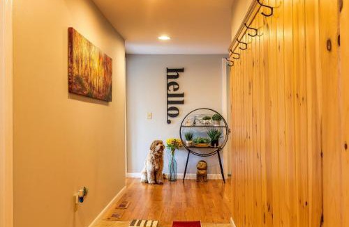 Eden Mills House | Stunning Lake Front! Modern+Chic+Cosy pet friendly