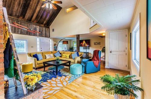 Eden Mills House | Stunning Lake Front! Modern+Chic+Cosy pet friendly