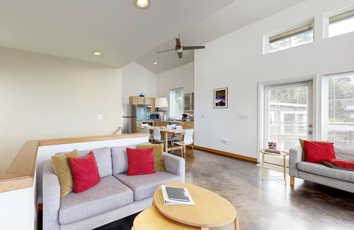 Oceanside House | Stunning & Modern Oceanview Home - 1.5 Blocks from the Beach