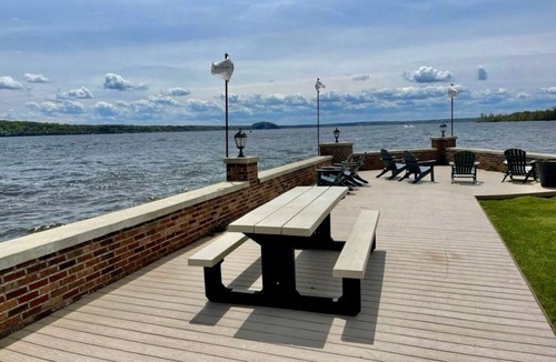 Saratoga Springs House | Stunning Townhome on Saratoga Lake! 4 minutes to race track & 8 minutes to DT!