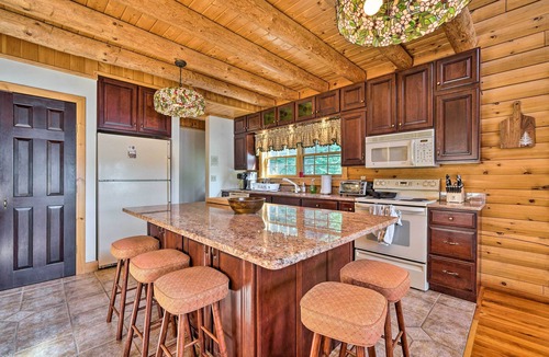 Poultney Cabin | Stunning Vermont Cabin w/Private Lake Access