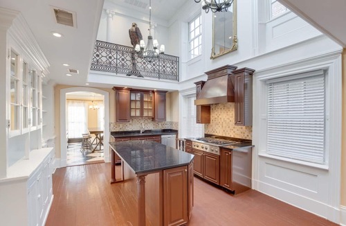 Mount Vernon House | Stunning Victorian Mansion, Baltimore near Inner Harbor with 10 BR and 4 carpark