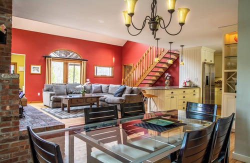 Warren House | Stunning Warren Village Home