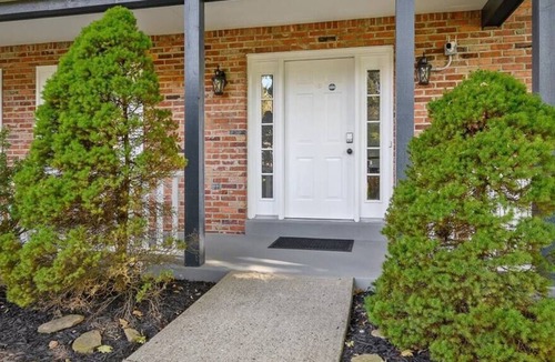 Ingomar House | Stylish and Spacious 5 Bedroom House in Wexford/Pittsburgh with Game Room