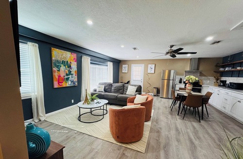 Missouri City House | Stylish Cozy 2-bedroom Duplex in enjoyable Stafford with WiFi, AC, Smart TVs