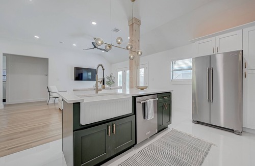 Bellaire House | Stylish-Cozy 2-br in Bellaire relaxing home for the family and pet-friendlynn