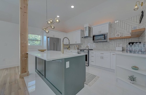 Bellaire House | Stylish-Cozy 2-br in Bellaire relaxing home for the family and pet-friendlynn