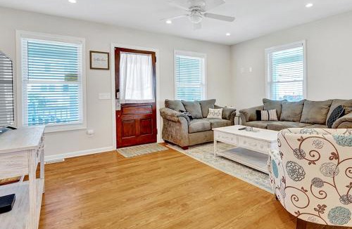 Point Pleasant Beach House | Stylish house one block to beach with linens and parking
