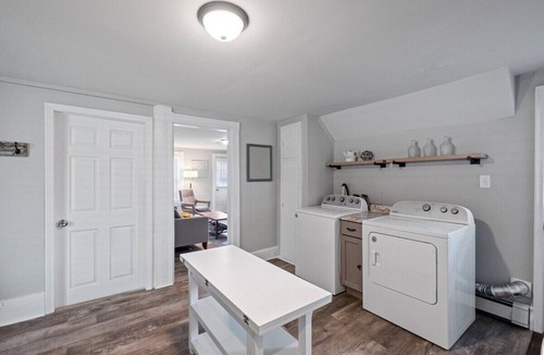Manchester Apartment | Stylish & Large Top Floor w/Private Front Porch