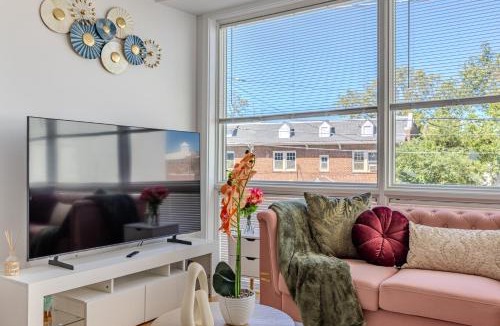 16th Street Heights Apartment | Stylish, Modern & Cozy