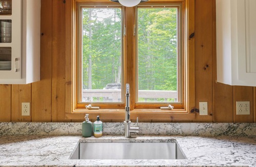 Stratton and Bromley Ski Areas Ski Chalet | Stylish Mountain Getaway w/Hot Tub & Firepit Near Stratton