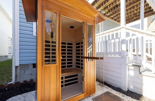 North Chesterfield House | Stylish retreat in charming Richmond with Private Sauna and other modern touches