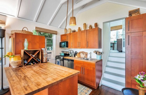 Tuckahoe House | Stylish Southampton Waterfront Escape: Private Beach, Panoramic Bay Views &.