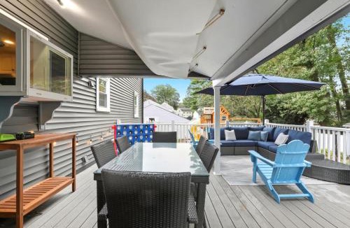 Stoneham House | Stylish Stoneham Getaway Playground Game Room