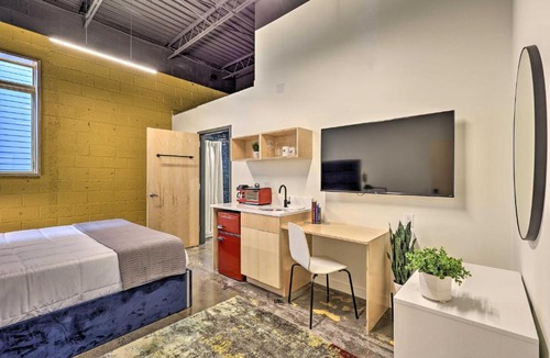 Damascus Apartment | Stylish Studio in Dtwn Damascus Hike and Bike!