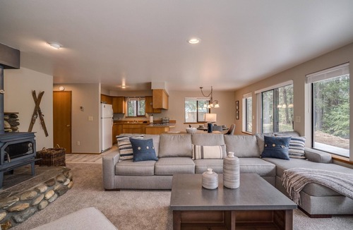 Ardenvoir House | Sugar Shack - Peaceful and Private Remodeled Cabin