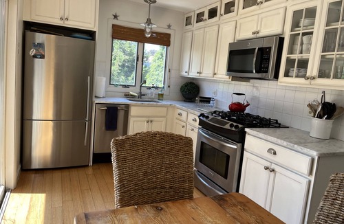 Snug Harbor House | Summer 2026 - Updated 2 Bedroom in Snug Harbor East Matunuck Pet Friendly