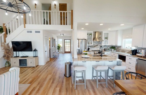 Southpointe House | Summer Wind- Direct Beachfront, Shared Pool