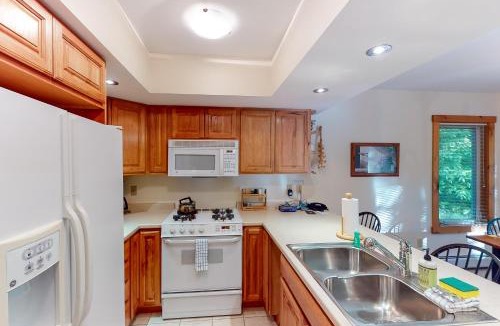 North Troy Apartment | Summit Solitude