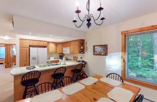 North Troy Apartment | Summit Solitude