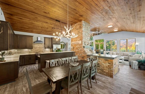 Stratton Mountain House | Summit Views - Stratton-Manchester Mountain and Golf Retreat w/Hot Tub and Sauna