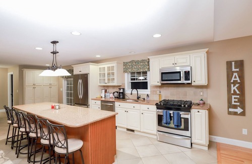 Sunapee House | Sunapee Four Season Getaway with a Mountain View - Foliage, Hiking, Skiing, Lake