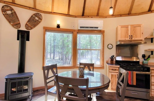 Mazama Cabin | Sunflower Yurt - Mazama special place