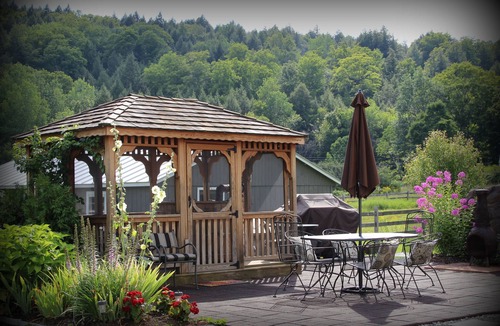 West Woodstock House | Sunlit VT Country Home w/Hot Tub. Ideal location near Woodstock village