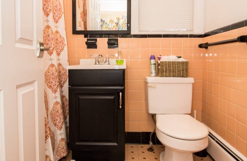 Brookline Apartment | Sunny 2 bed plus den,steps to public transport,Longwood Medical hospitals,Boston
