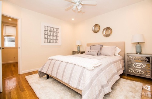 Brookline Apartment | Sunny 2 bed plus den,steps to public transport,Longwood Medical hospitals,Boston