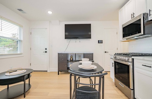 Fairmount Heights Apartment | Sunny, Chic, Centrally Located 2 bedroom, with Parking & Alexa