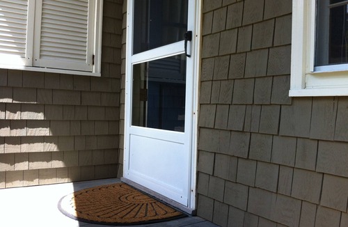 Town Hill Apartment | Sunny , cozy 1-bedroom, wooded, private, central Island location, close to ocean