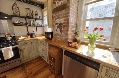 Front Park House | Sunny Full House in ♥ of Five Points, Self Check-In