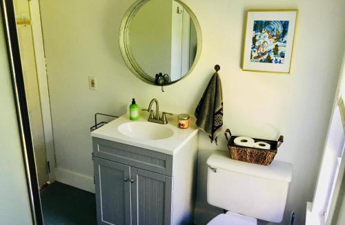 Stowe Apartment | Sunny & Open 2 Bdrm - Close to Stowe Village, Shopping, Mtn Views!