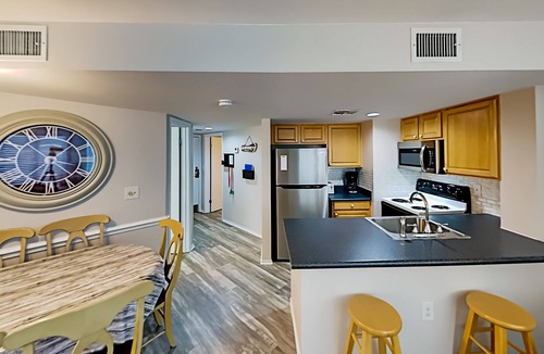 Fort Morgan Condo | Sunny renovated condo with private beach access, pools, hot tub, tennis & gym