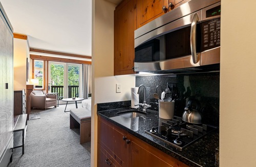 Stowe Area Apartment | Sunny Spruce Studio in the Lodge at Spruce Peak