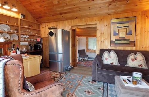 Whitefield House | Sunny Waterfront Cottage on Private Lake