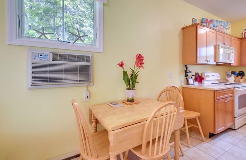 Summer Village Cottage | Sunny Wells Cottage - 1 Mi to Moody Beach!