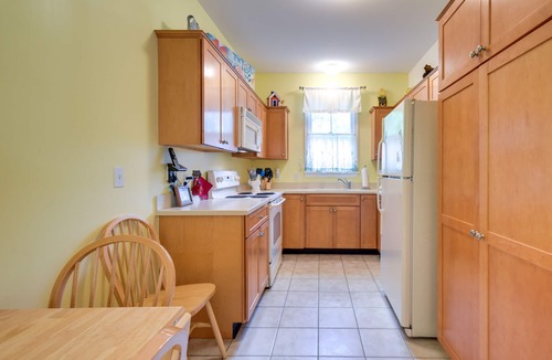 Summer Village Cottage | Sunny Wells Cottage - 1 Mi to Moody Beach!