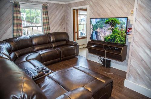 Rumford House | Sunnyside home near Sunday River, Black Mountain, Lakes and Hikes
