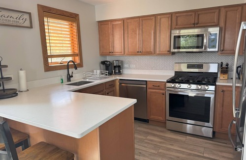 Central Vermont- Killington Condo | SUNRISE 3BR - 2 Story Remodeled Condo - SKI ON & OFF. Pool + Trailside