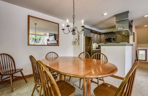 Central Vermont- Killington House | Sunrise Timberline C1 Ski to/from. Totally renovated, new kitchen and bathrooms, fabulous sports center with indoor heated pool and summer outdoor heated pool, racquet sports etc.