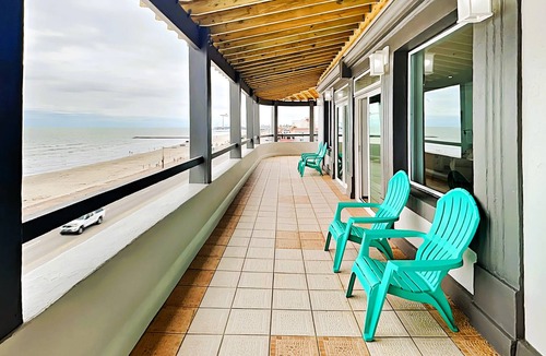 San Jacinto Condo | Sunset On The Seawall #1 | Pet Friendly, Beach Views + Beach view