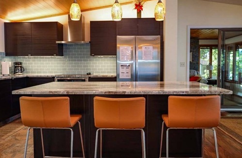 Penn Yan Cottage | Sunset Point:"Upscale Keuka Lakehouse, Walk To Keuka Springs Winery!"