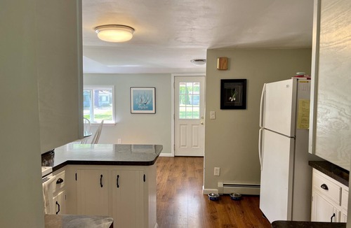 Niagara County House | Sunset Retreat on Beautiful Lake Ontario