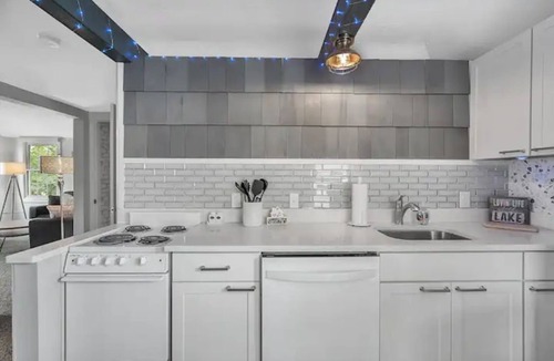 Willoughby House | Sunset Suite