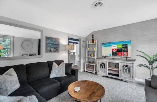 Willoughby House | Sunset Suite