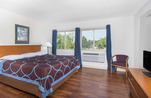 Kingston Hotel | Super 8 by Wyndham Kingston